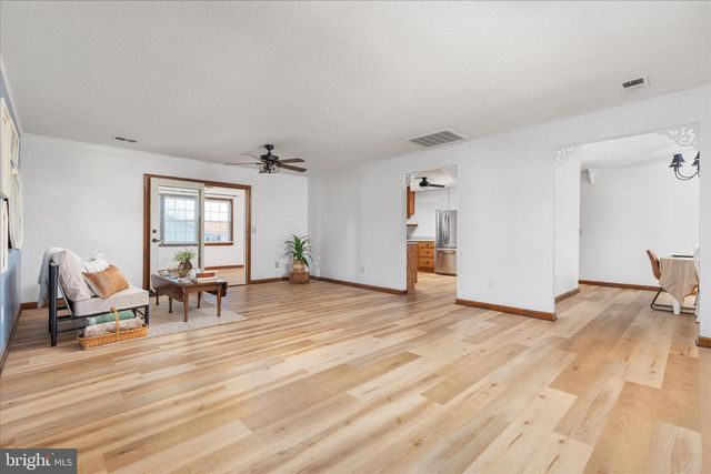 290 LARIAN DR, Bunker Hill, WV 25413