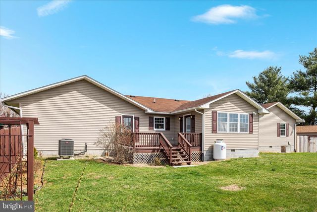 290 LARIAN DR, Bunker Hill, WV 25413