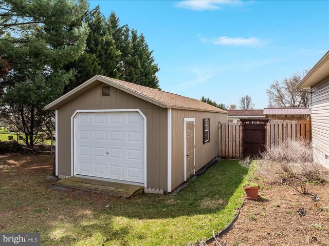 290 LARIAN DR, Bunker Hill, WV 25413