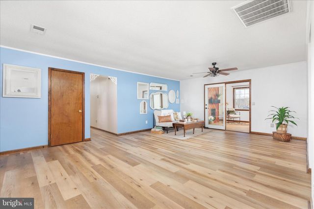 290 LARIAN DR, Bunker Hill, WV 25413