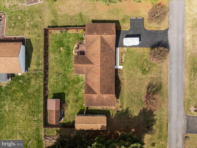 290 LARIAN DR, Bunker Hill, WV 25413