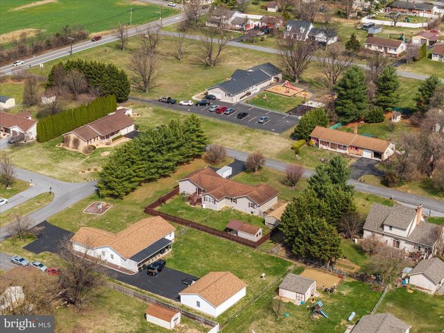 290 LARIAN DR, Bunker Hill, WV 25413