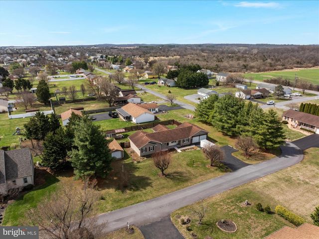 290 LARIAN DR, Bunker Hill, WV 25413