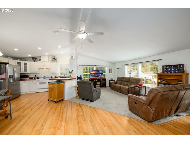 148 BRENDA Pl, Canyonville, OR 97417