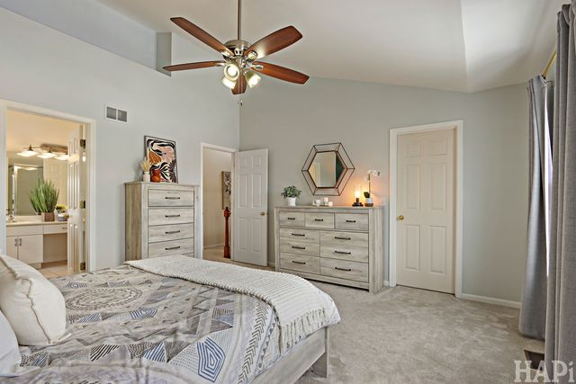 49 W Dahlia Lane, Round Lake Beach, IL 60073