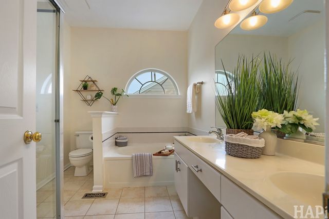 49 W Dahlia Lane, Round Lake Beach, IL 60073