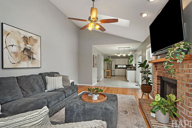 49 W Dahlia Lane, Round Lake Beach, IL 60073