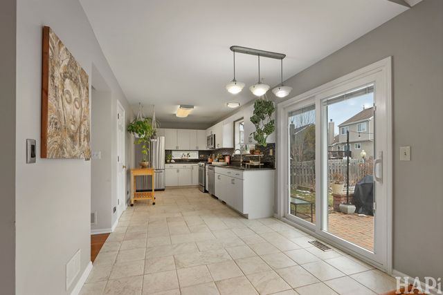 49 W Dahlia Lane, Round Lake Beach, IL 60073