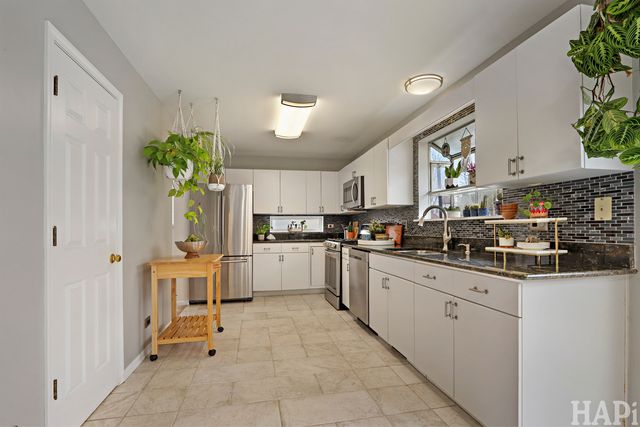 49 W Dahlia Lane, Round Lake Beach, IL 60073