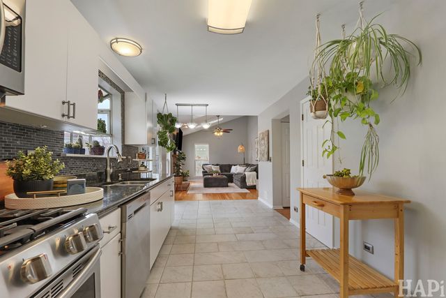 49 W Dahlia Lane, Round Lake Beach, IL 60073