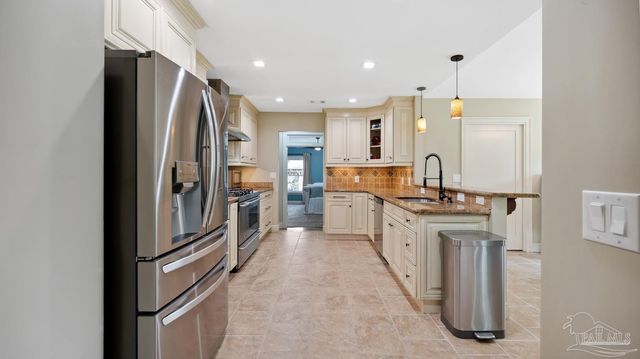 420 Fairpoint Dr, Gulf Breeze, FL 32561