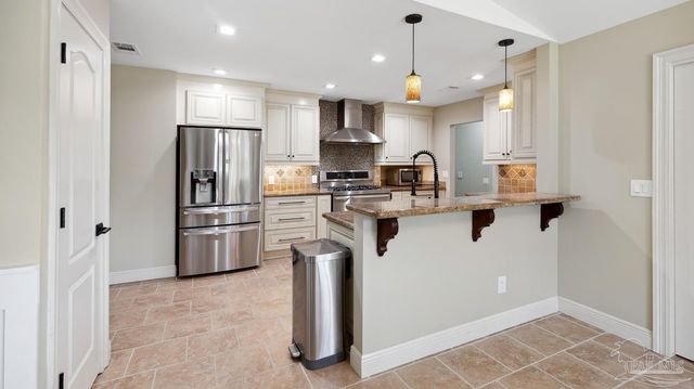 420 Fairpoint Dr, Gulf Breeze, FL 32561