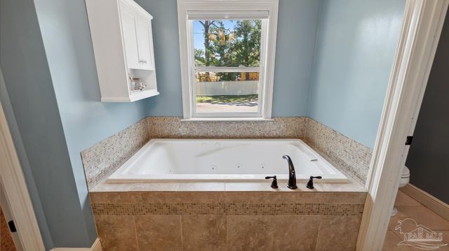 420 Fairpoint Dr, Gulf Breeze, FL 32561