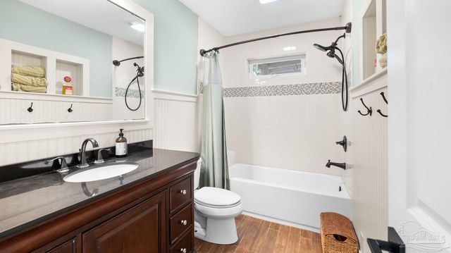 420 Fairpoint Dr, Gulf Breeze, FL 32561