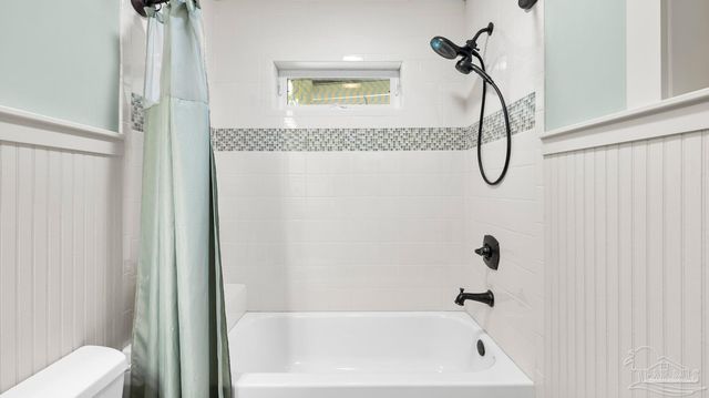 420 Fairpoint Dr, Gulf Breeze, FL 32561