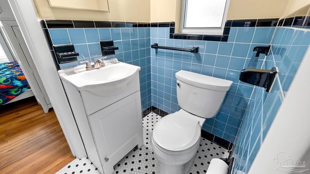 420 Fairpoint Dr, Gulf Breeze, FL 32561