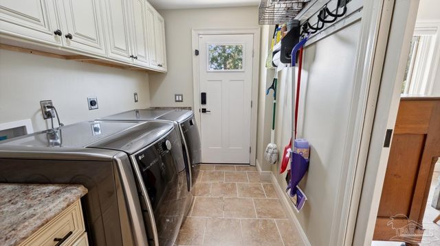 420 Fairpoint Dr, Gulf Breeze, FL 32561