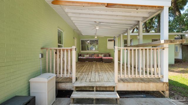 420 Fairpoint Dr, Gulf Breeze, FL 32561