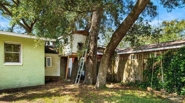 420 Fairpoint Dr, Gulf Breeze, FL 32561