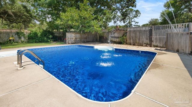 420 Fairpoint Dr, Gulf Breeze, FL 32561