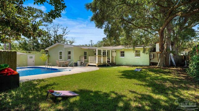 420 Fairpoint Dr, Gulf Breeze, FL 32561