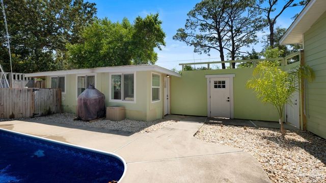 420 Fairpoint Dr, Gulf Breeze, FL 32561