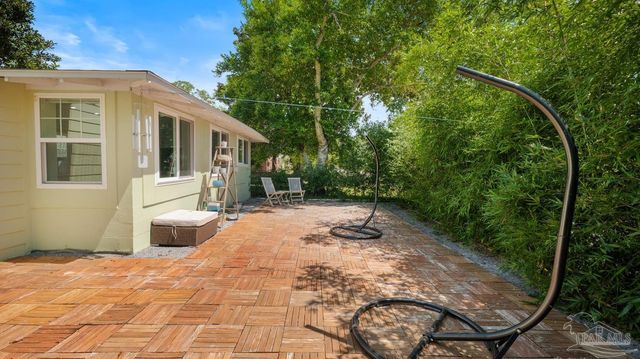 420 Fairpoint Dr, Gulf Breeze, FL 32561