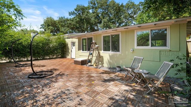 420 Fairpoint Dr, Gulf Breeze, FL 32561