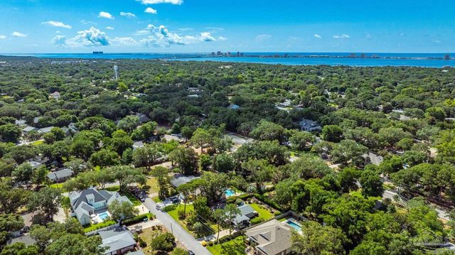 420 Fairpoint Dr, Gulf Breeze, FL 32561