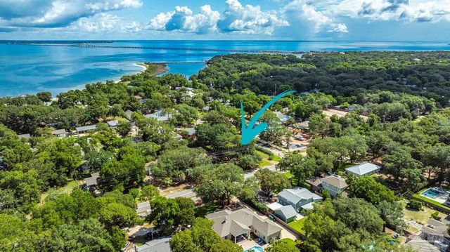 420 Fairpoint Dr, Gulf Breeze, FL 32561