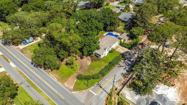 420 Fairpoint Dr, Gulf Breeze, FL 32561