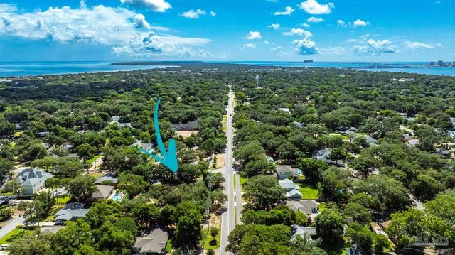 420 Fairpoint Dr, Gulf Breeze, FL 32561