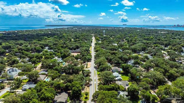 420 Fairpoint Dr, Gulf Breeze, FL 32561