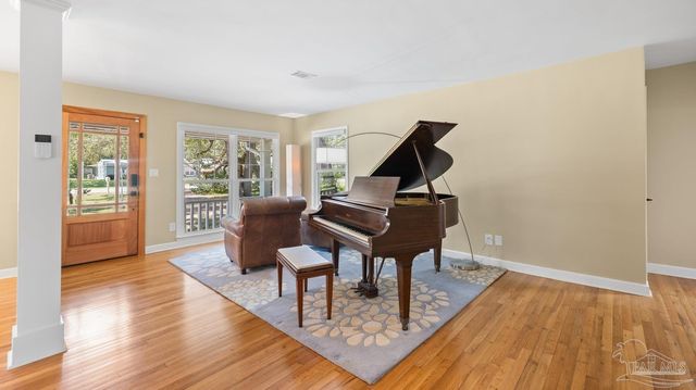 420 Fairpoint Dr, Gulf Breeze, FL 32561