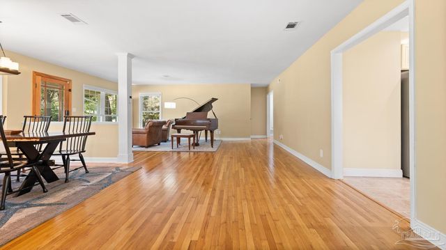 420 Fairpoint Dr, Gulf Breeze, FL 32561