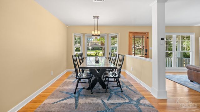 420 Fairpoint Dr, Gulf Breeze, FL 32561