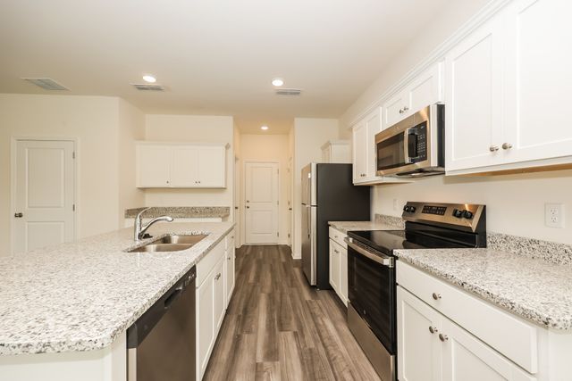 1070 Large Poppy Dr, La Vergne, TN 37086