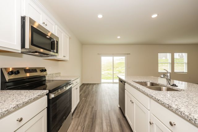 1070 Large Poppy Dr, La Vergne, TN 37086