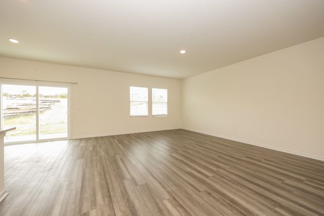 1070 Large Poppy Dr, La Vergne, TN 37086