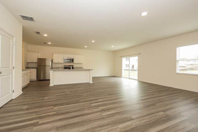 1070 Large Poppy Dr, La Vergne, TN 37086