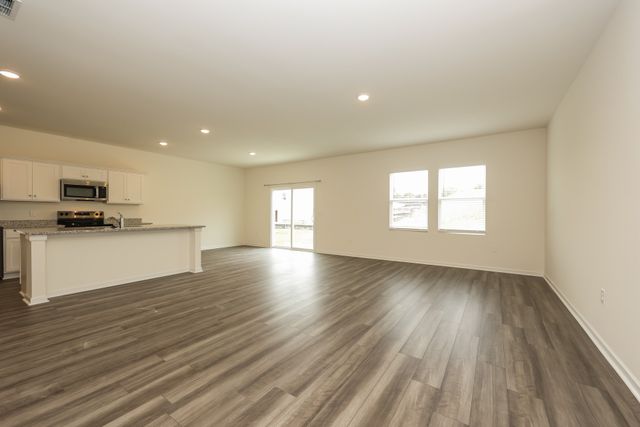 1070 Large Poppy Dr, La Vergne, TN 37086