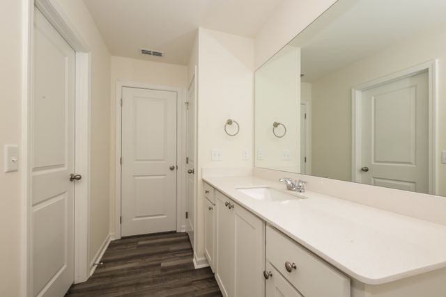 1070 Large Poppy Dr, La Vergne, TN 37086