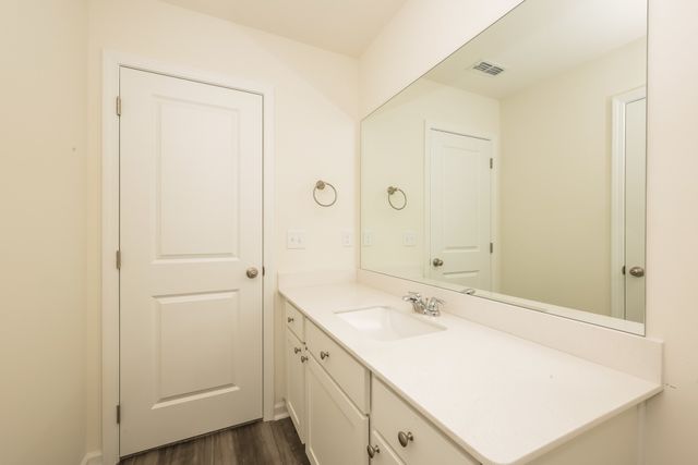 1070 Large Poppy Dr, La Vergne, TN 37086