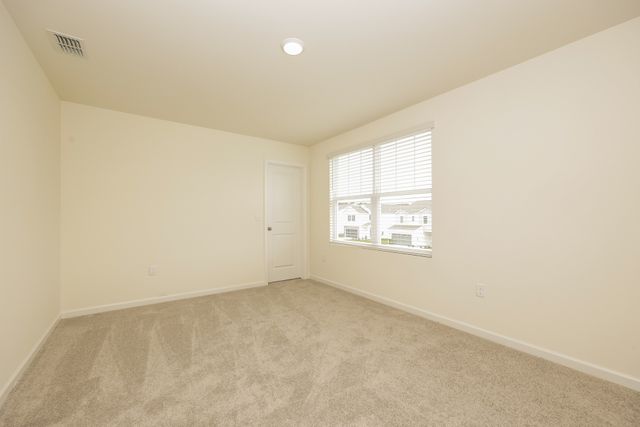 1070 Large Poppy Dr, La Vergne, TN 37086