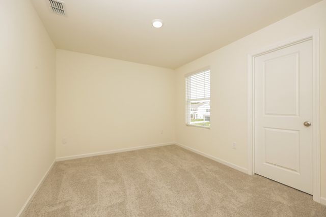 1070 Large Poppy Dr, La Vergne, TN 37086