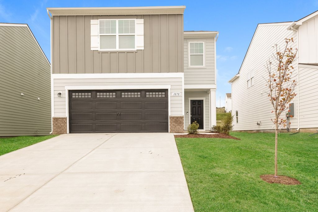 1070 Large Poppy Dr, La Vergne, TN 37086