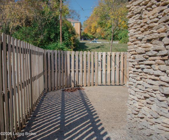 2725 Brownsboro Rd 2, Louisville, KY 40206