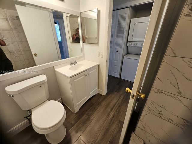 216 Lake Pointe Dr 227, Oakland Park, FL 33309