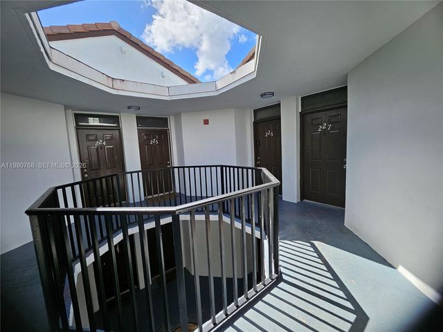 216 Lake Pointe Dr 227, Oakland Park, FL 33309