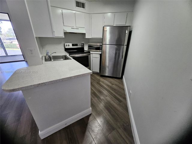 216 Lake Pointe Dr 227, Oakland Park, FL 33309